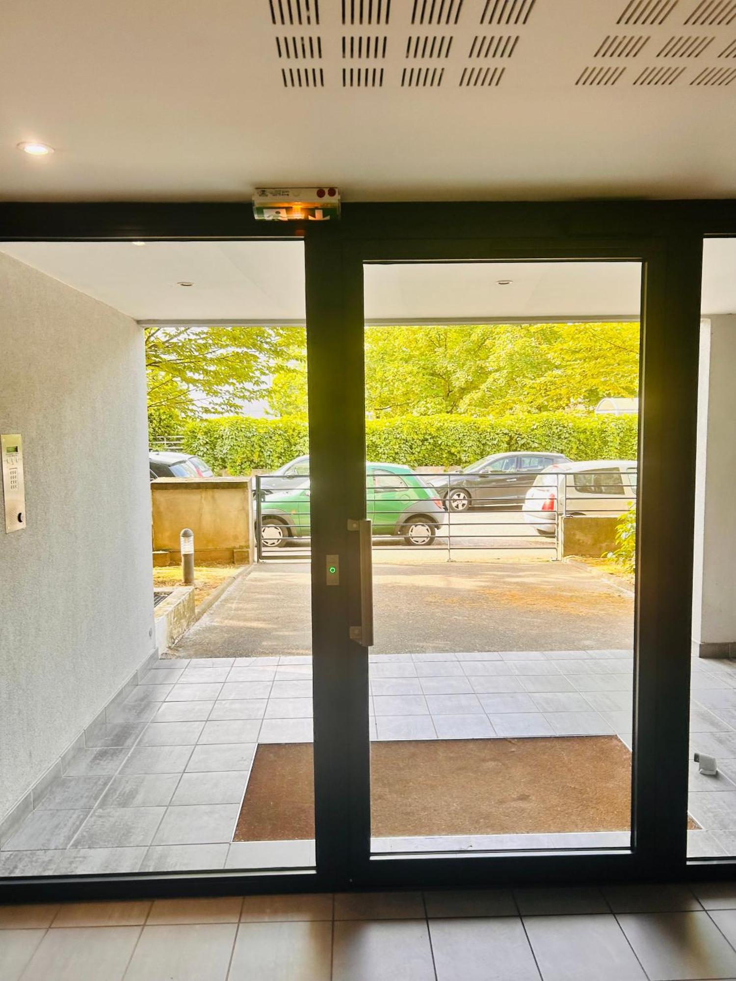 Chambre Prive Classe 维勒班 外观 照片